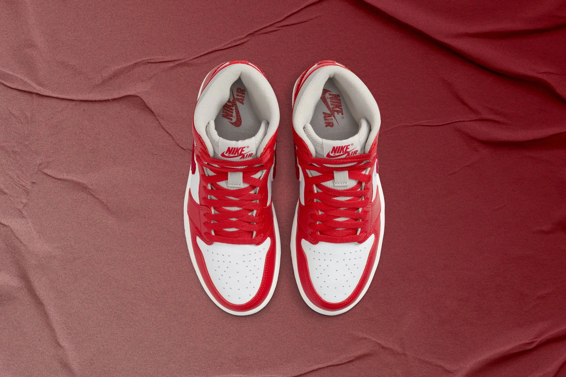 Air Jordan 1 Women's Retro High OG 'Varsity Red' - Light Iron Ore/Varsity Red/Sail