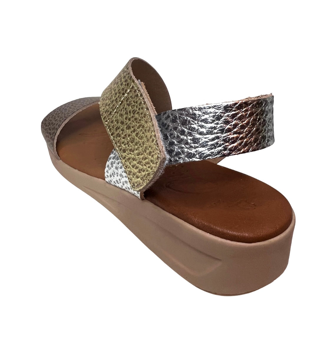 Leather sandals with Velcro closure