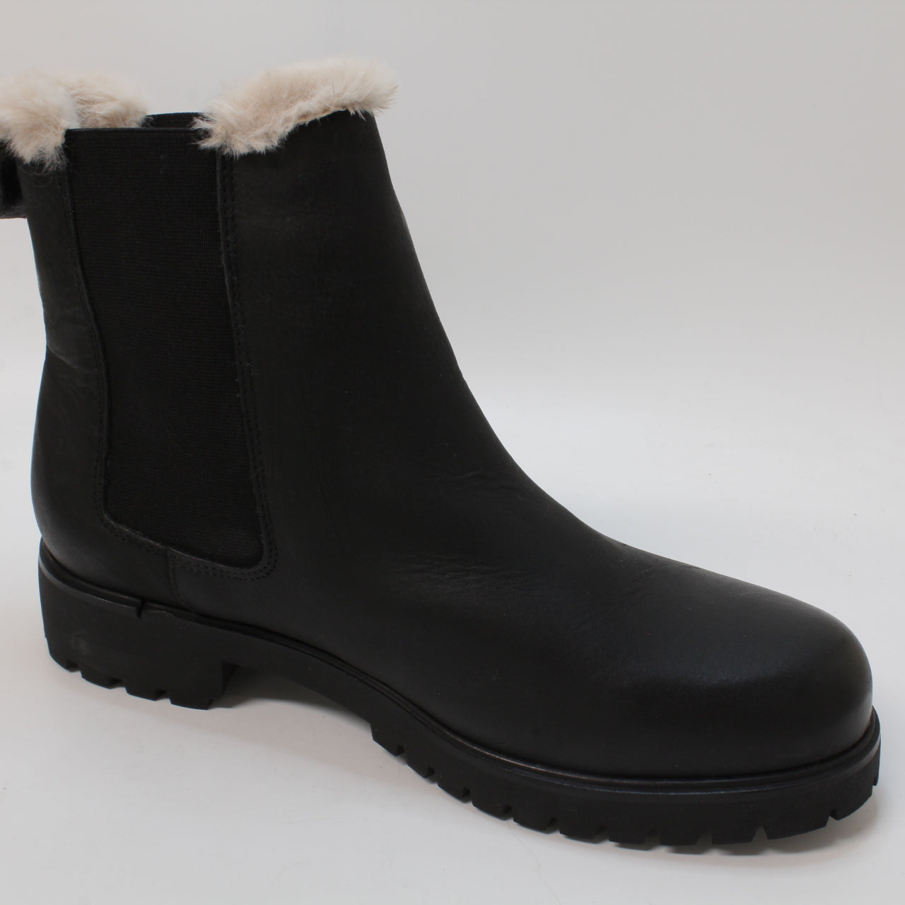 Women's black Timberland Lyonsdale Chelsea boots, UK size 6